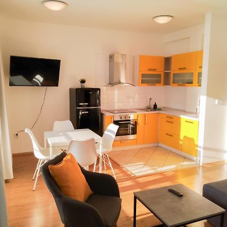 Yellow Apartment Ostrava Exteriör bild