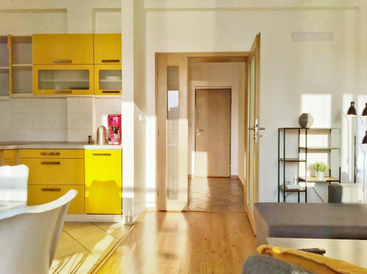 Yellow Apartment Ostrava Exteriör bild
