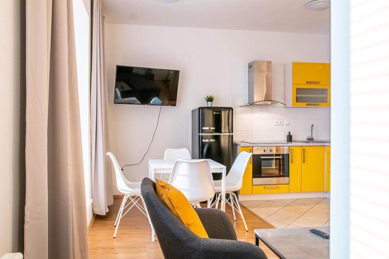 Yellow Apartment Ostrava Exteriör bild