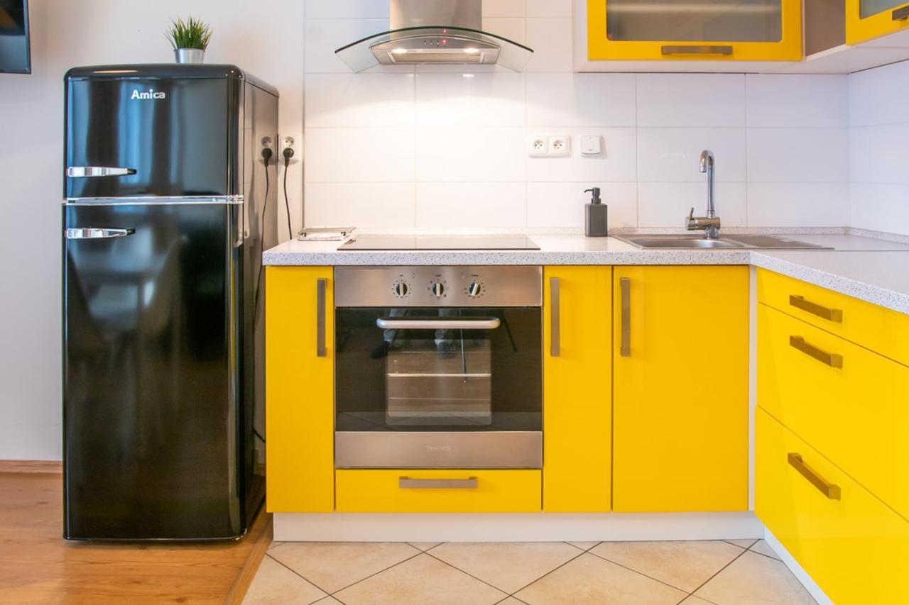 Yellow Apartment Ostrava Exteriör bild