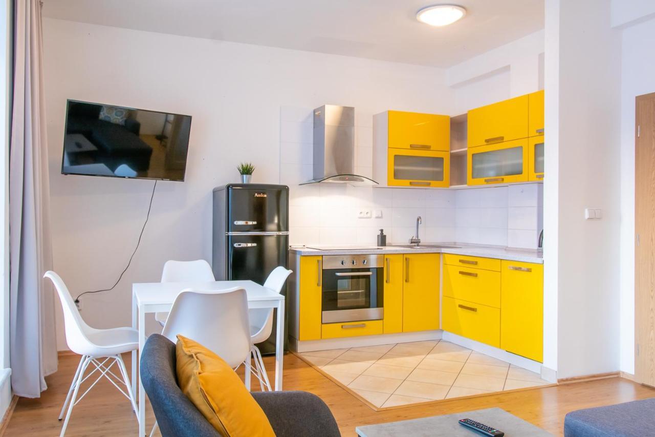 Yellow Apartment Ostrava Exteriör bild