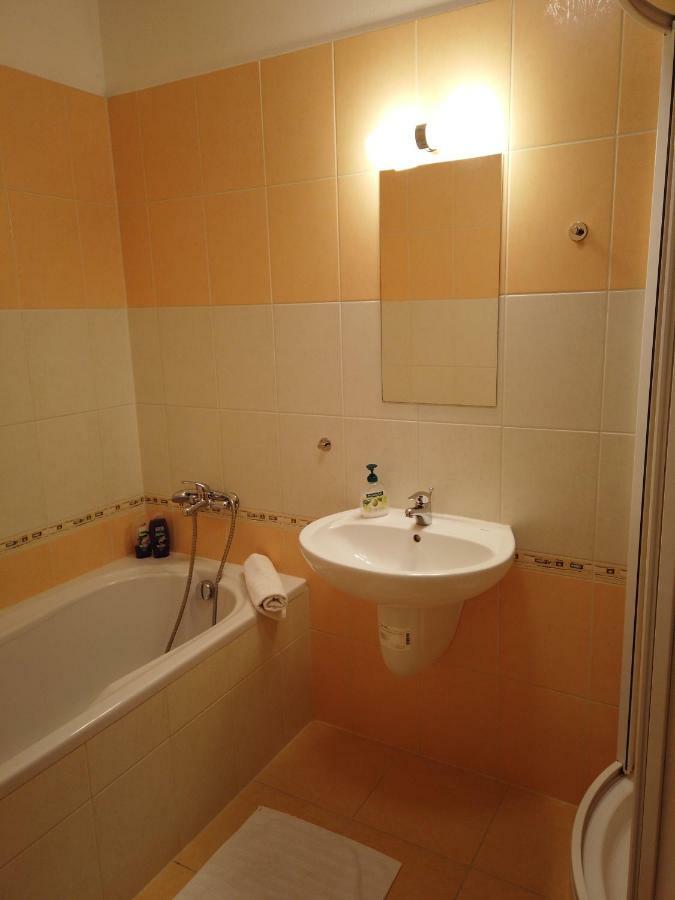 Yellow Apartment Ostrava Exteriör bild